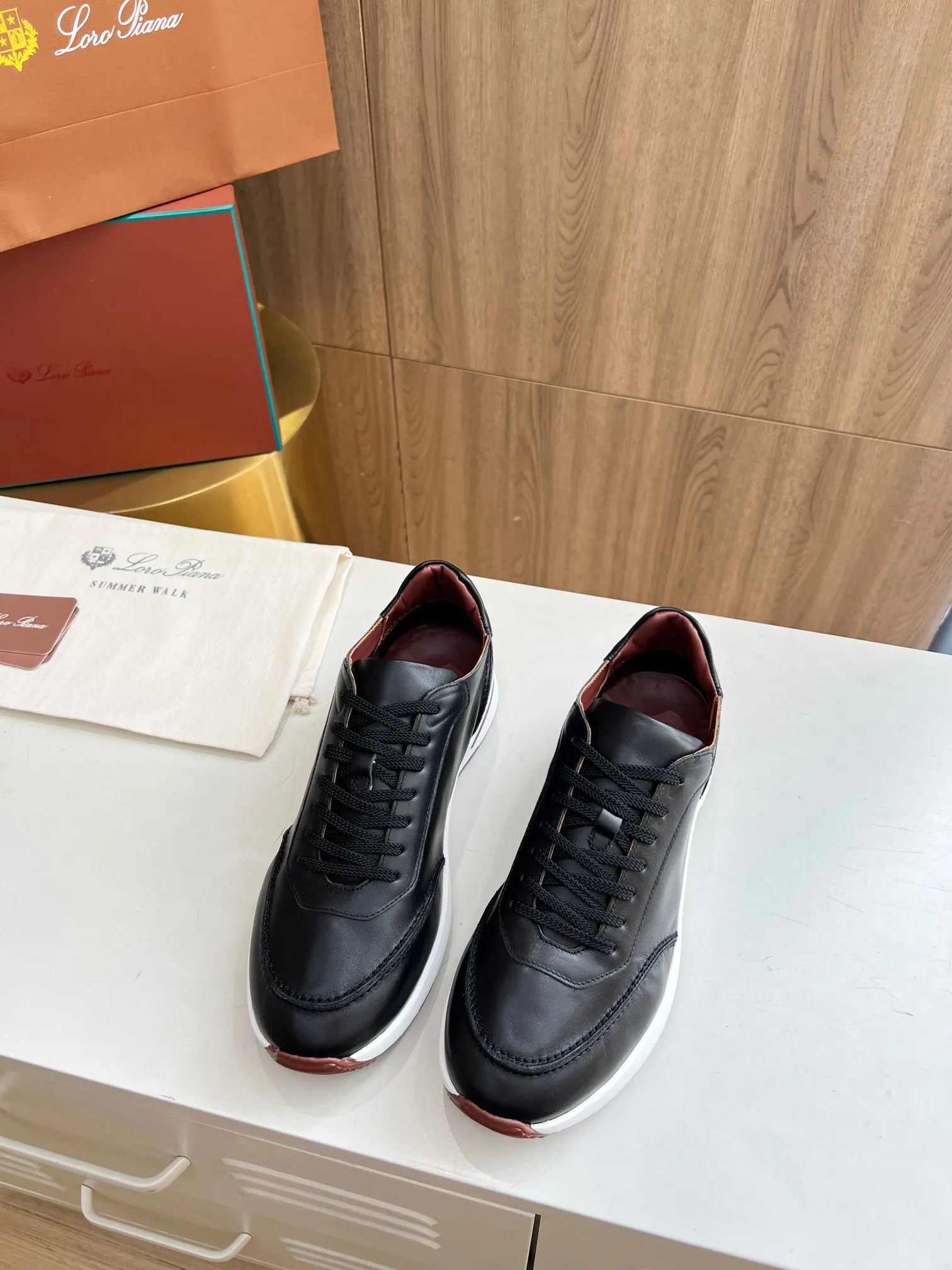 Men's Men's Shoes 💰620 👑Loro Piana* Purchase the original 1:1 copy. Founded the existing Loro Piana company on April 24, 1924. It is now the sixth generation of family business, providing high-quality products to customers who are discerning about taste and quality. Imported calfskin fabrics. The interior is made of imported A-grade water-dyed cow lining. 💝 Focus on top quality, pay for what you pay, and compare the inner details. Original authentic packaging. Code number: 39-45